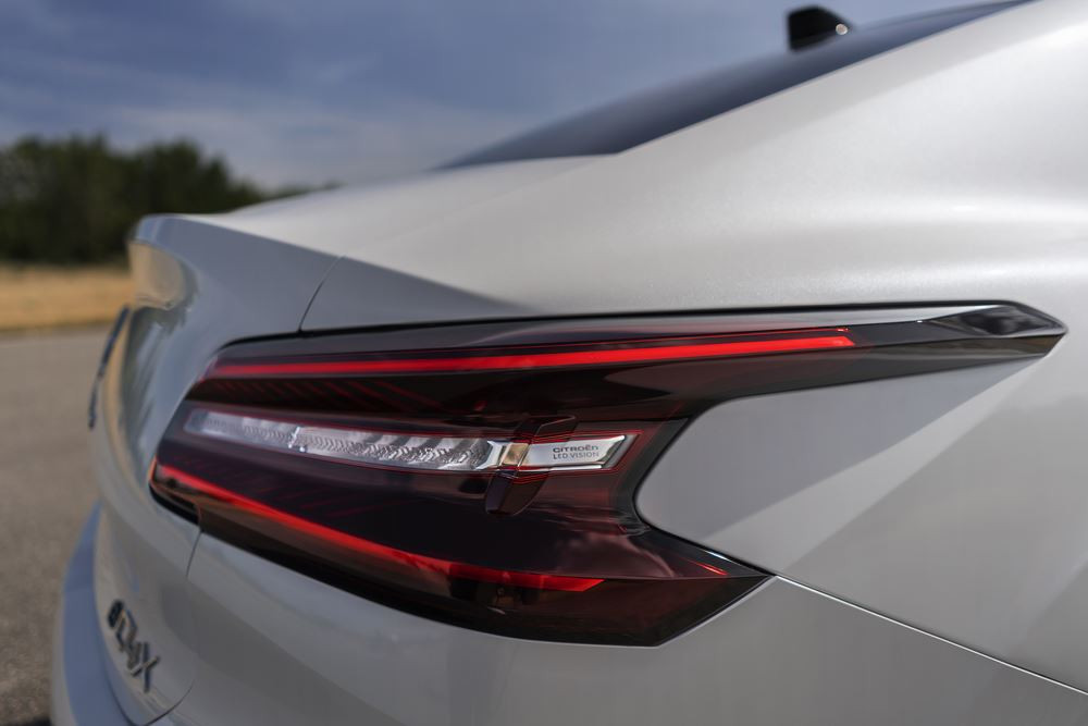 La Citroën ë-C4 X électrique revendique jusqu'à 360 km d'autonomie théorique