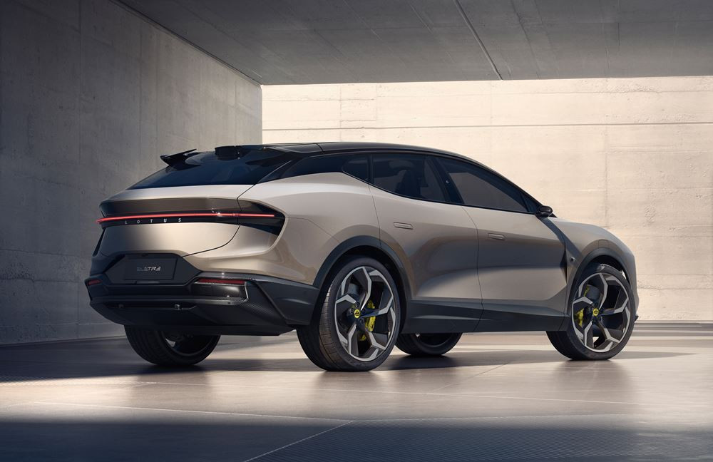 Le grand SUV électrique Lotus Eletre revendique des performances d'hypercar