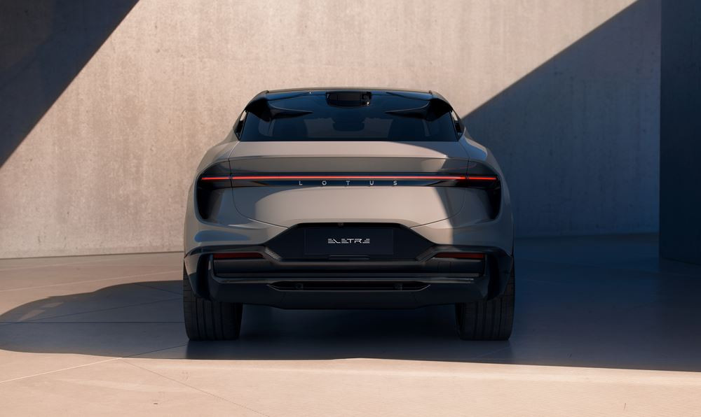Le grand SUV électrique Lotus Eletre revendique des performances d'hypercar