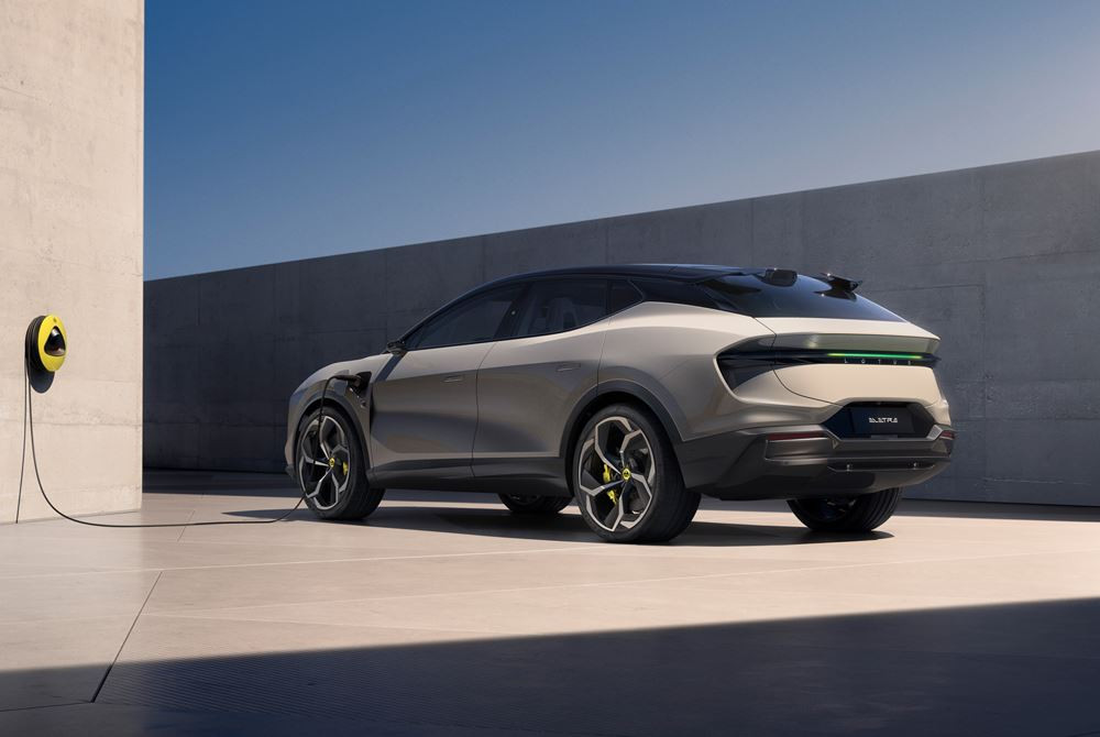 Le grand SUV électrique Lotus Eletre revendique des performances d'hypercar
