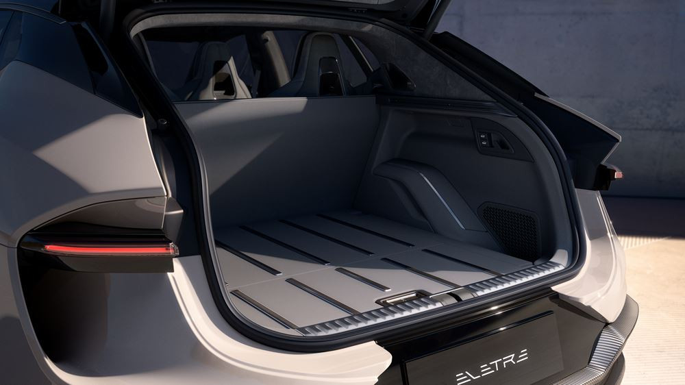 Le grand SUV électrique Lotus Eletre revendique des performances d'hypercar
