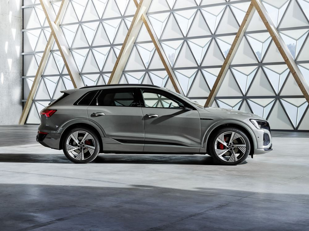 Le SUV Audi Q8 e-tron électrique affiche une autonomie jusqu'à 532 kilomètres