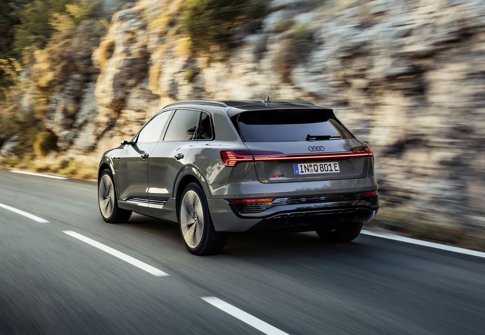 Le SUV Audi Q8 e-tron électrique affiche une autonomie jusqu'à 532 kilomètres