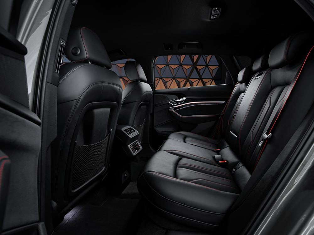 Le SUV Audi Q8 e-tron électrique affiche une autonomie jusqu'à 532 kilomètres