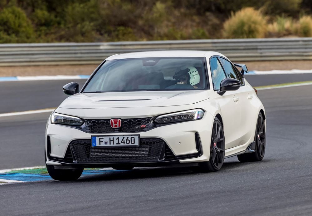 La berline hautes performances Honda Civic Type R offre une expérience de conduite grisante