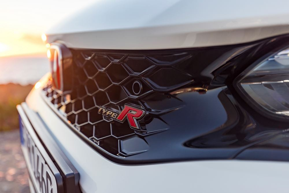 La berline hautes performances Honda Civic Type R offre une expérience de conduite grisante