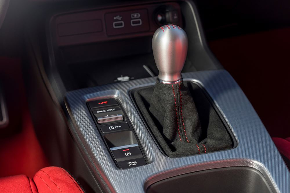 La berline hautes performances Honda Civic Type R offre une expérience de conduite grisante