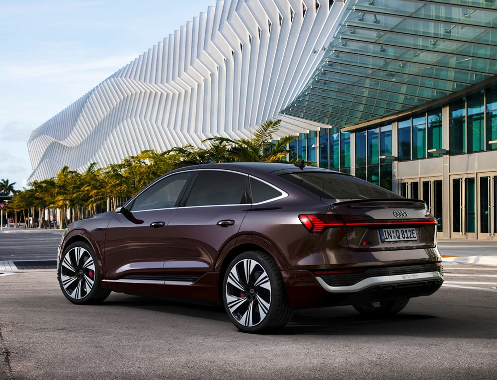 Le crossover Audi Q8 Sportback e-tron électrique revendique une autonomie jusqu'à 552 km