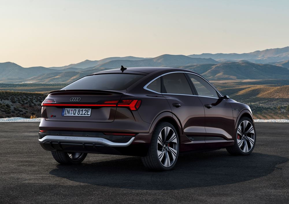 Le crossover Audi Q8 Sportback e-tron électrique revendique une autonomie jusqu'à 552 km
