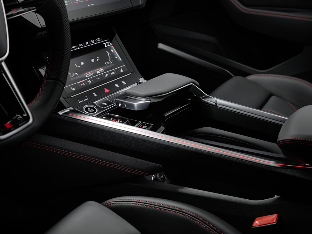 Le crossover Audi Q8 Sportback e-tron électrique revendique une autonomie jusqu'à 552 km