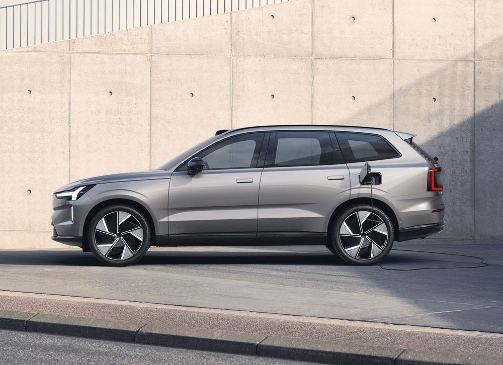 Volvo EX90 : un grand SUV sept places électrique à forte composante logicielle