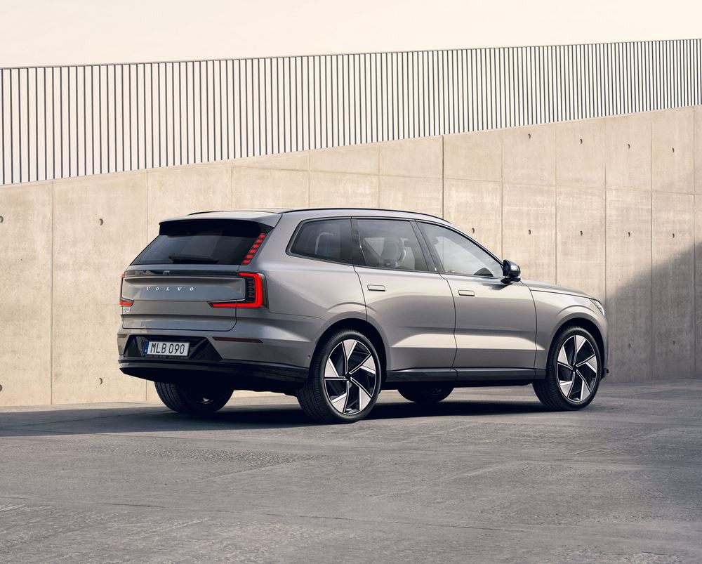 Volvo EX90 : un grand SUV sept places électrique à forte composante logicielle