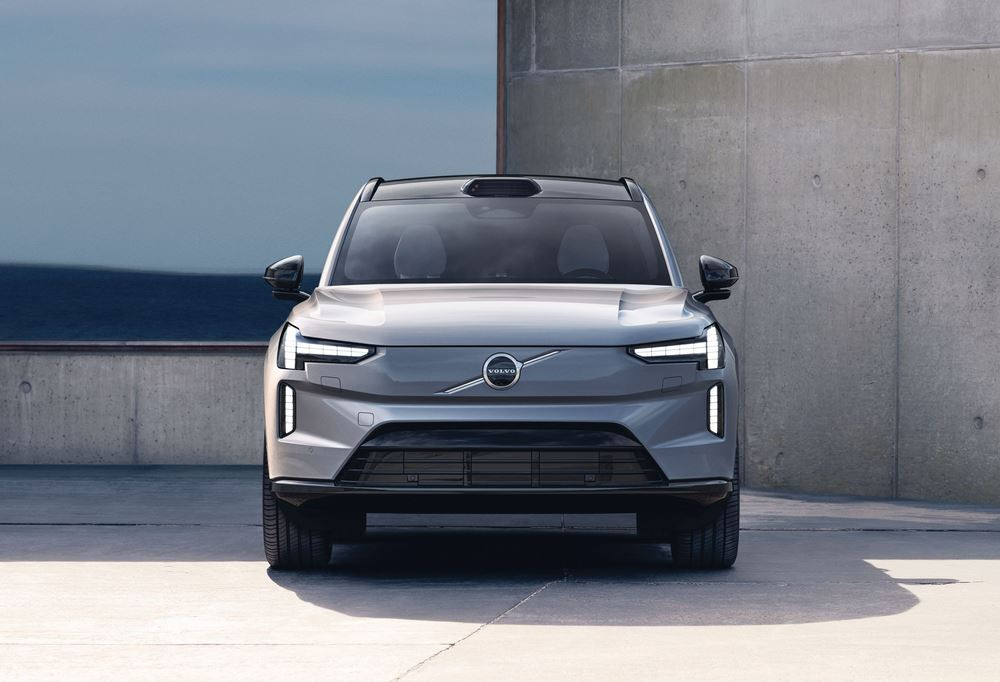 Volvo EX90 : un grand SUV sept places électrique à forte composante logicielle