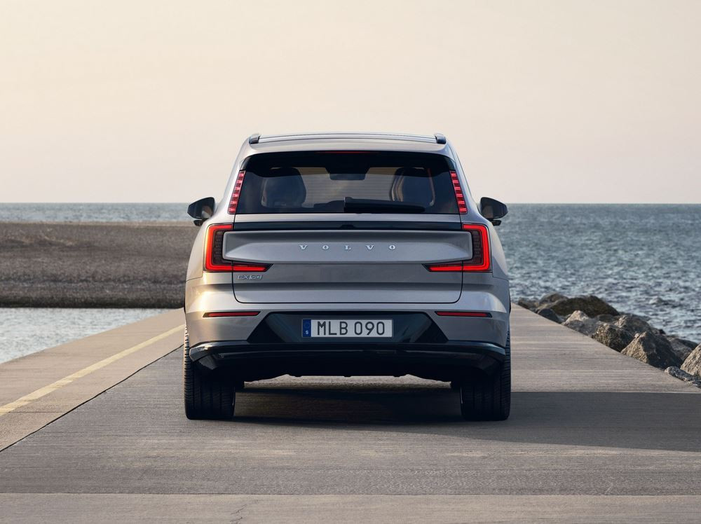 Volvo EX90 : un grand SUV sept places électrique à forte composante logicielle
