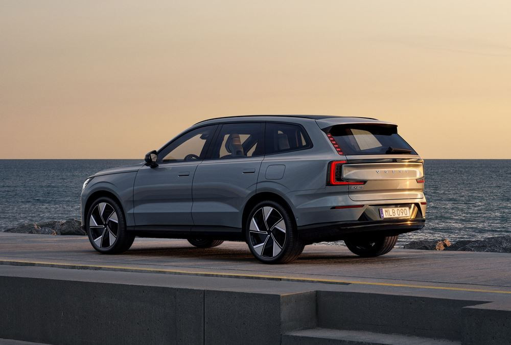 Volvo EX90 : un grand SUV sept places électrique à forte composante logicielle