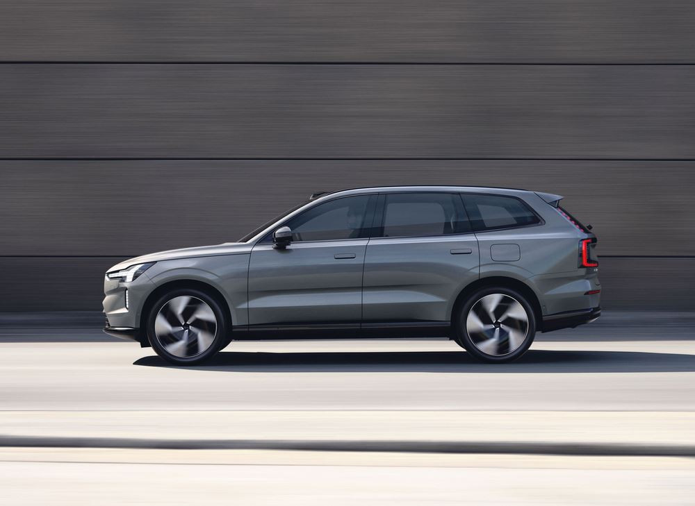 Volvo EX90 : un grand SUV sept places électrique à forte composante logicielle