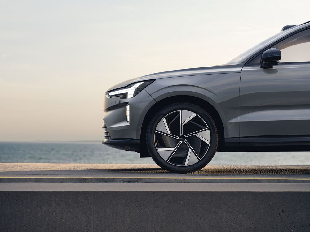 Volvo EX90 : un grand SUV sept places électrique à forte composante logicielle