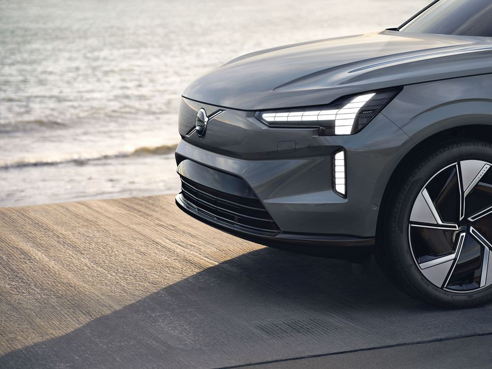 Volvo EX90 : un grand SUV sept places électrique à forte composante logicielle