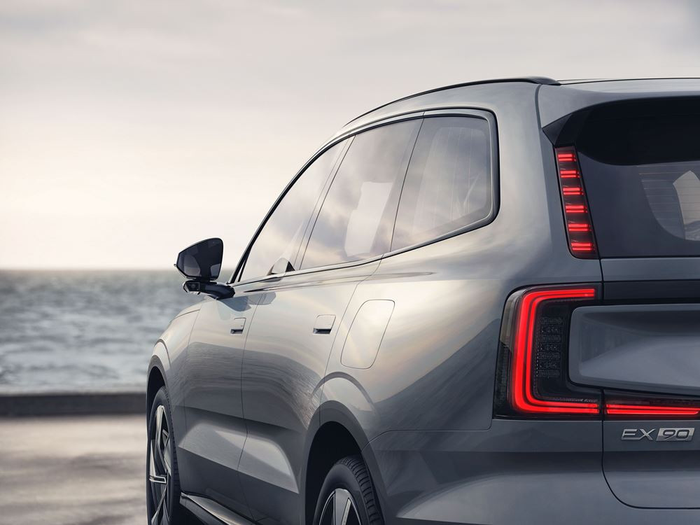 Volvo EX90 : un grand SUV sept places électrique à forte composante logicielle