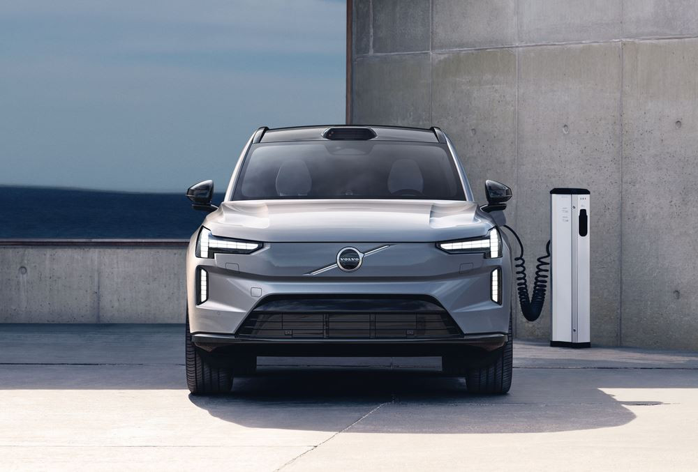 Volvo EX90 : un grand SUV sept places électrique à forte composante logicielle