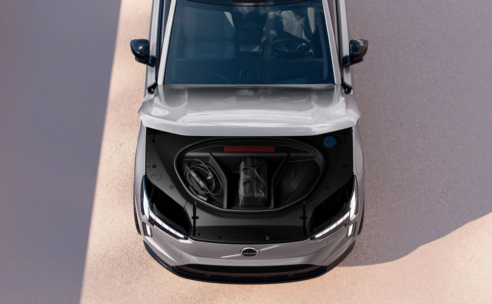 Volvo EX90 : un grand SUV sept places électrique à forte composante logicielle