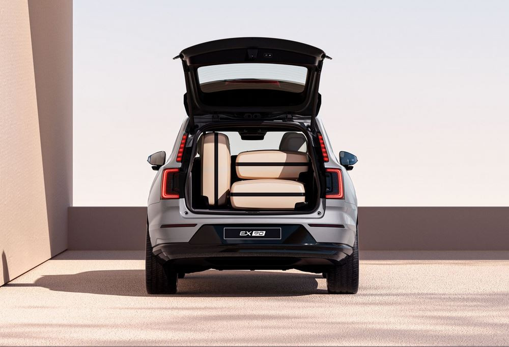 Volvo EX90 : un grand SUV sept places électrique à forte composante logicielle