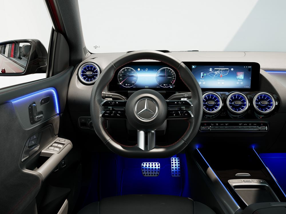 Le monospace compact Mercedes Classe B affiche des proportions sportives