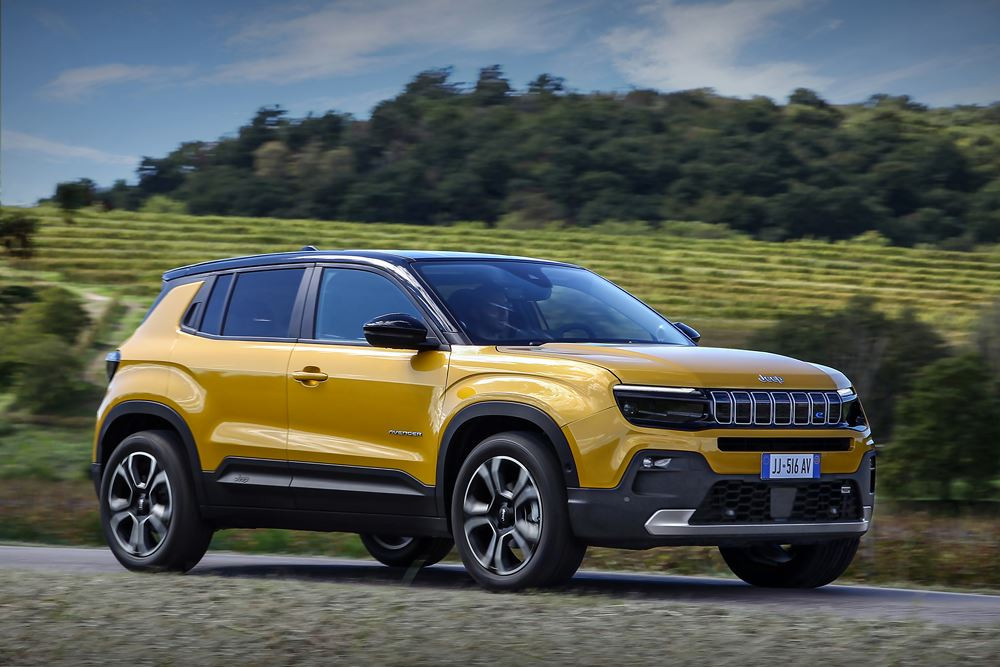 Le SUV urbain électrique Jeep Avenger affiche une autonomie jusqu'à 389-404 kilomètres