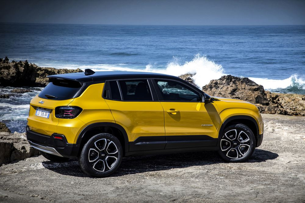 Le SUV urbain électrique Jeep Avenger affiche une autonomie jusqu'à 389-404 kilomètres