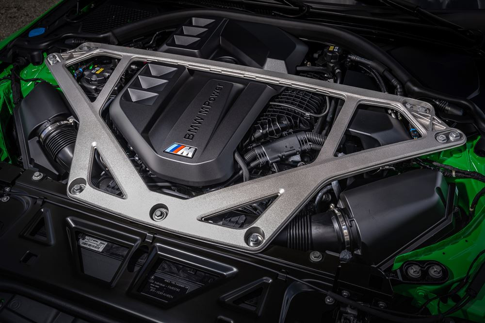 La BMW M3 CS Berline hautes performances procure encore plus d'intensité sur la route