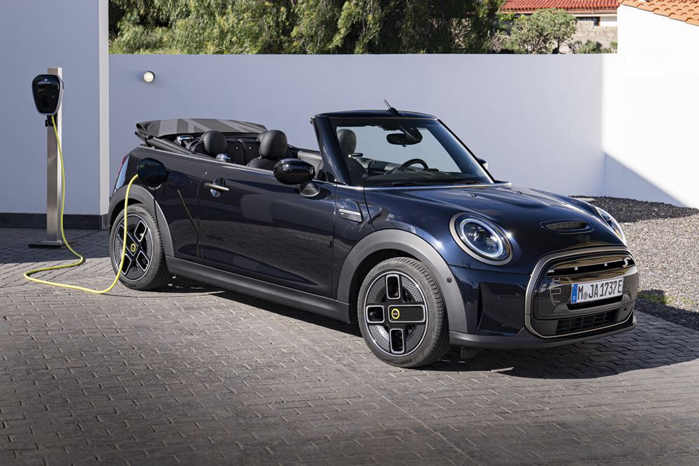 Le MINI Cooper SE Cabrio électrique affiche une autonomie de 201 kilomètres