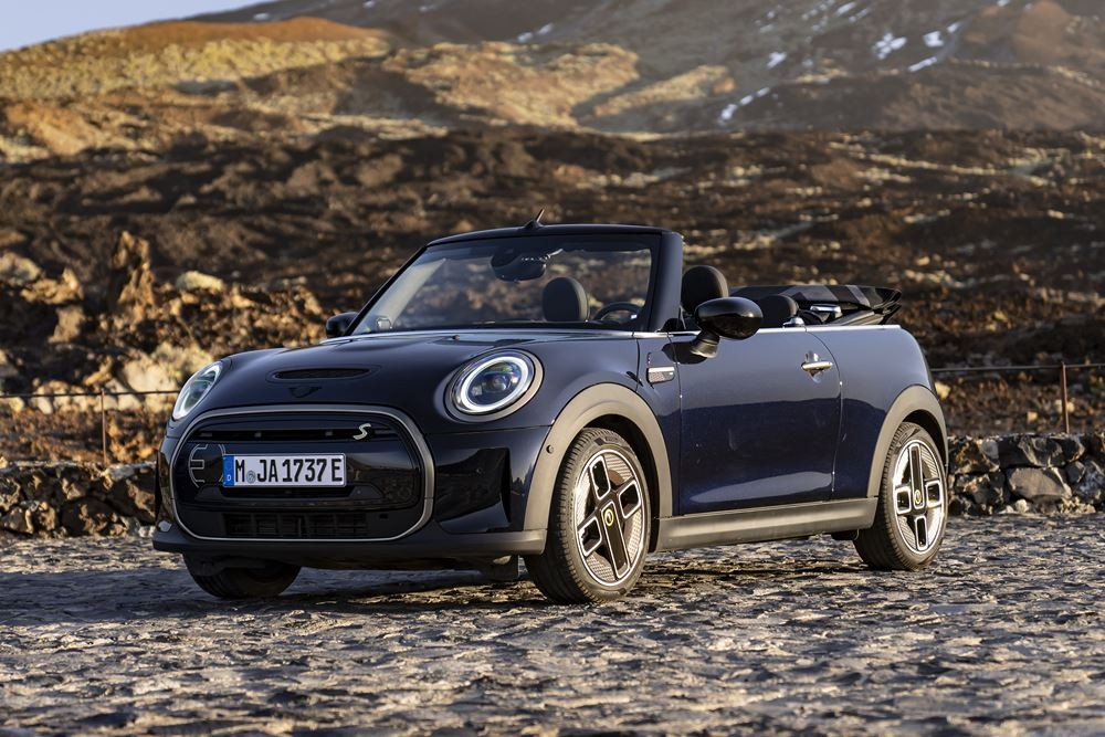 Le MINI Cooper SE Cabrio électrique affiche une autonomie de 201 kilomètres