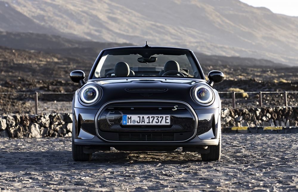 Le MINI Cooper SE Cabrio électrique affiche une autonomie de 201 kilomètres