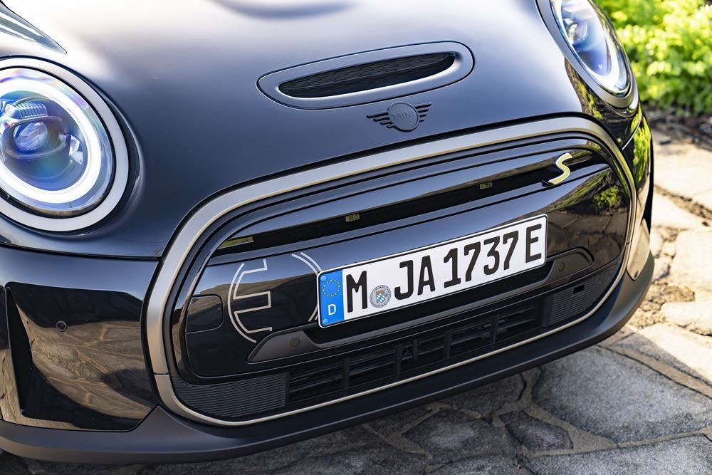 Le MINI Cooper SE Cabrio électrique affiche une autonomie de 201 kilomètres