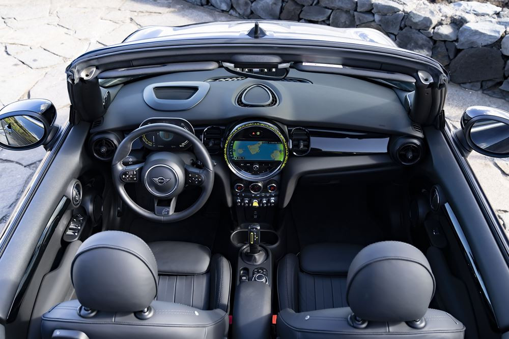 Le MINI Cooper SE Cabrio électrique affiche une autonomie de 201 kilomètres
