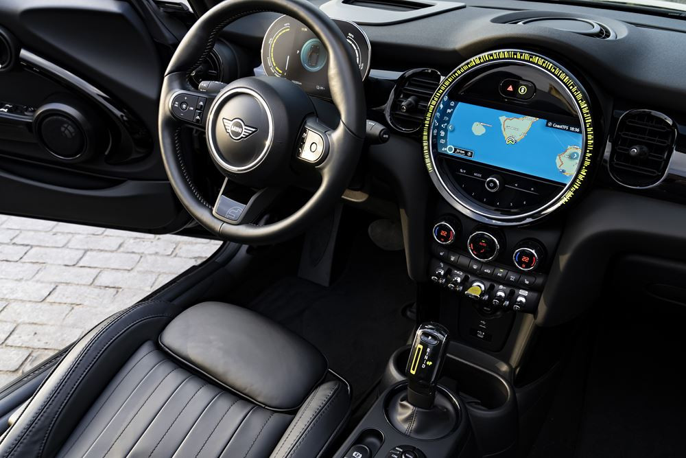 Le MINI Cooper SE Cabrio électrique affiche une autonomie de 201 kilomètres