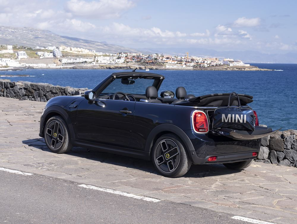 Le MINI Cooper SE Cabrio électrique affiche une autonomie de 201 kilomètres