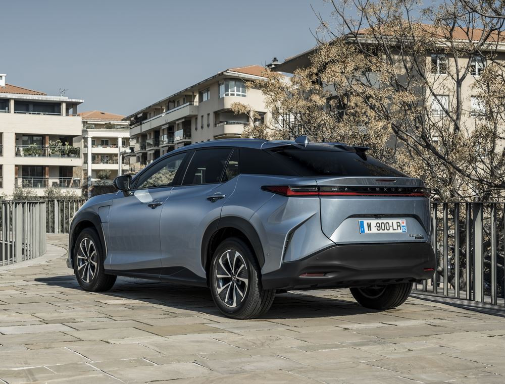 Le Lexus RZ 450e électrique exploite le potentiel de la technologie électrique