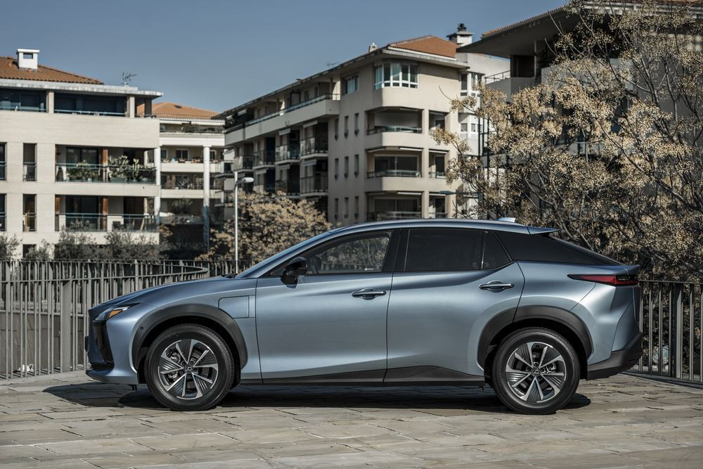 Le Lexus RZ 450e électrique exploite le potentiel de la technologie électrique