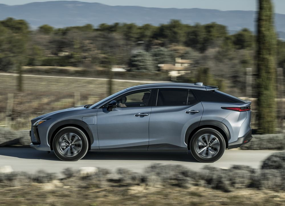 Le Lexus RZ 450e électrique exploite le potentiel de la technologie électrique