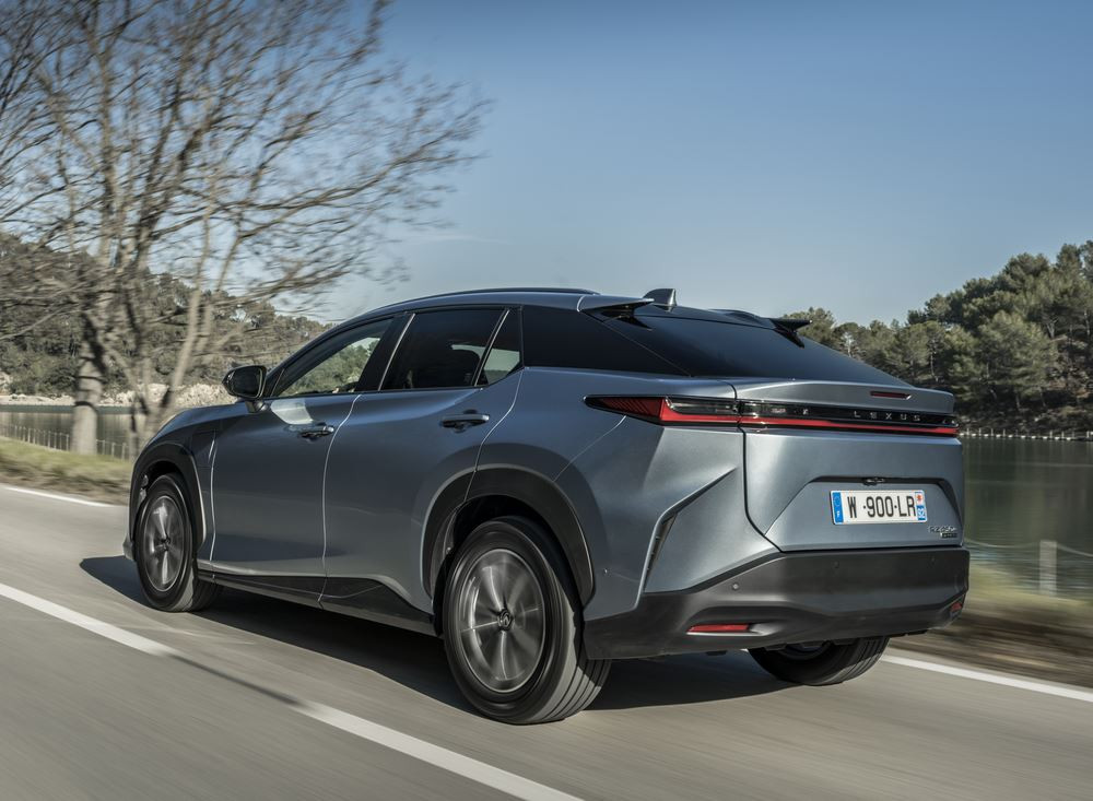 Le Lexus RZ 450e électrique exploite le potentiel de la technologie électrique