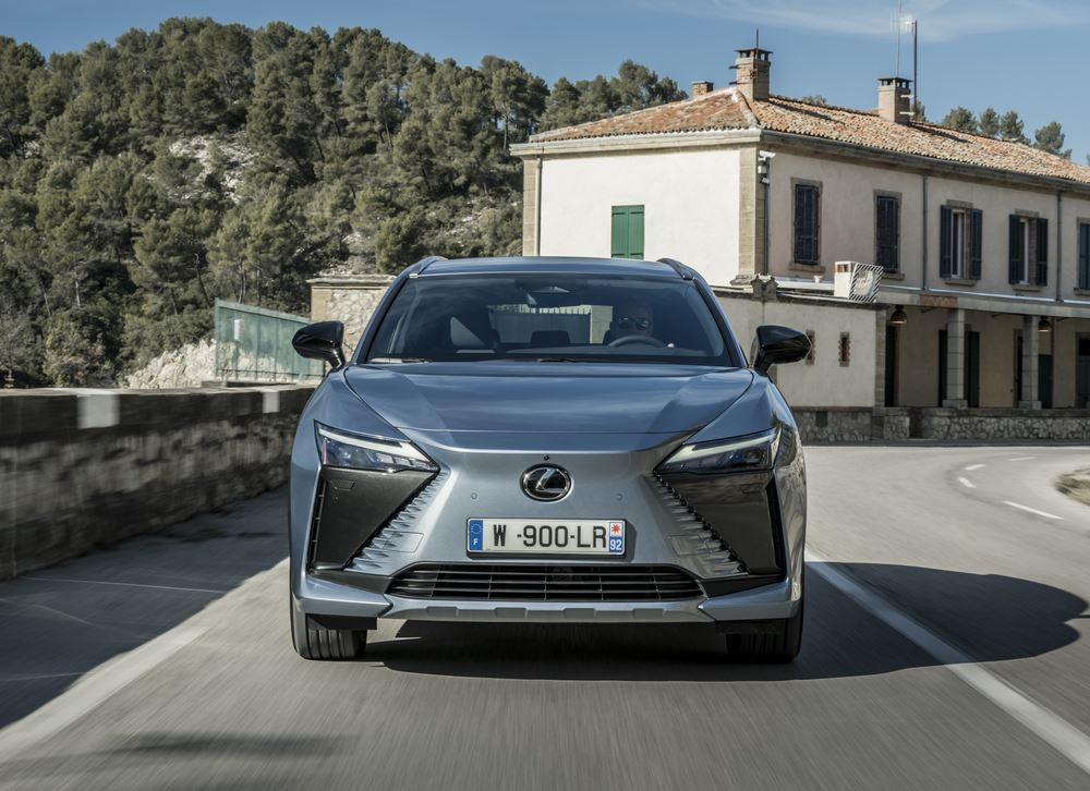Le Lexus RZ 450e électrique exploite le potentiel de la technologie électrique