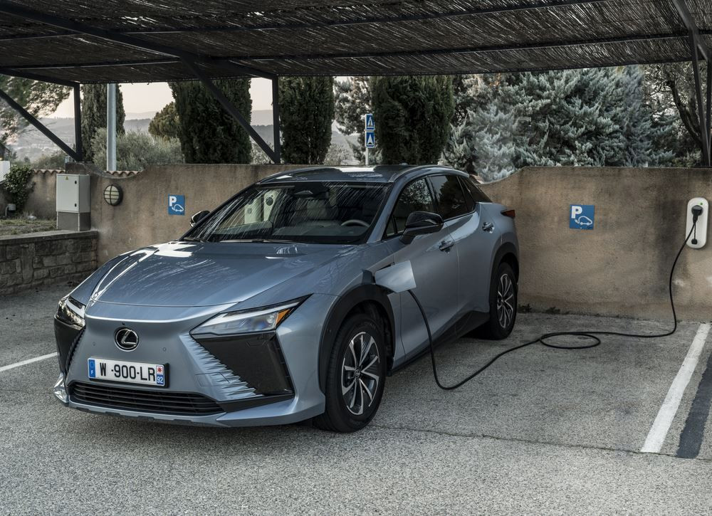 Le Lexus RZ 450e électrique exploite le potentiel de la technologie électrique