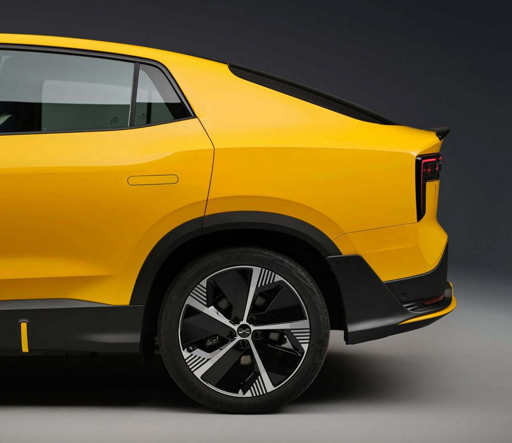 Le coupé SUV électrique à batterie Aiways U6 affiche une allure sportive