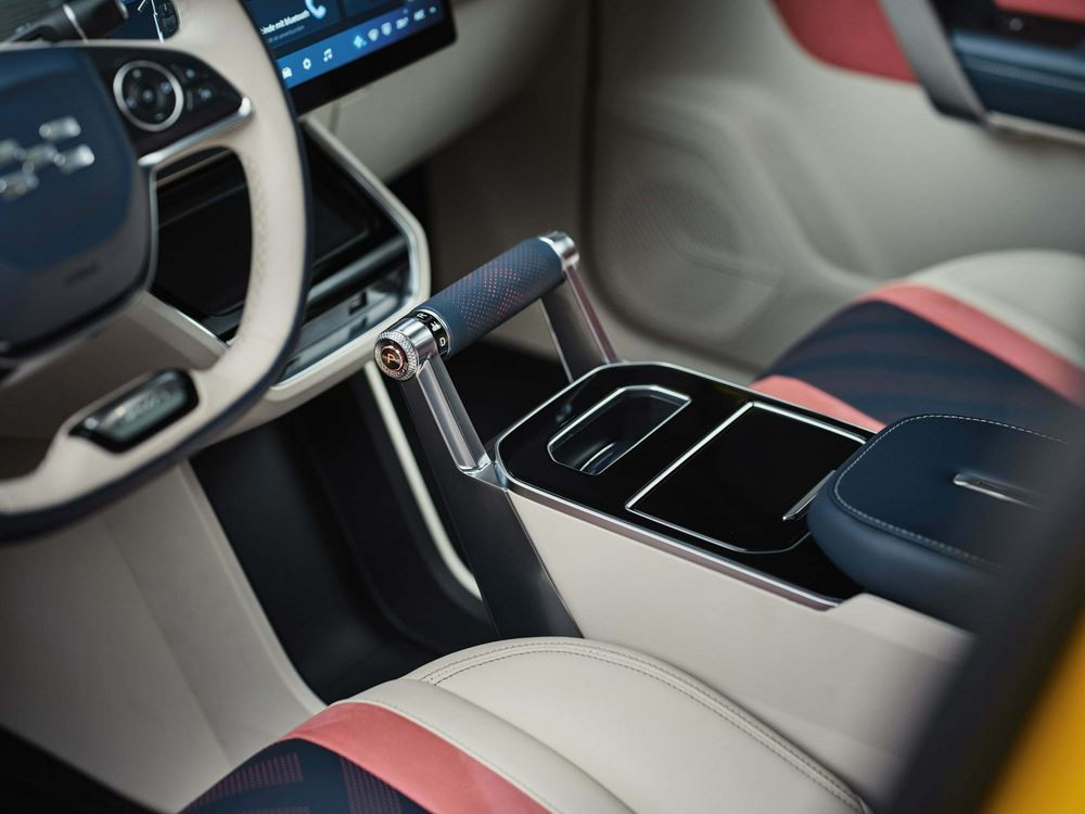 Le coupé SUV électrique à batterie Aiways U6 affiche une allure sportive