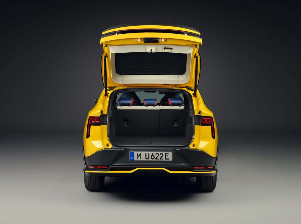 Le coupé SUV électrique à batterie Aiways U6 affiche une allure sportive