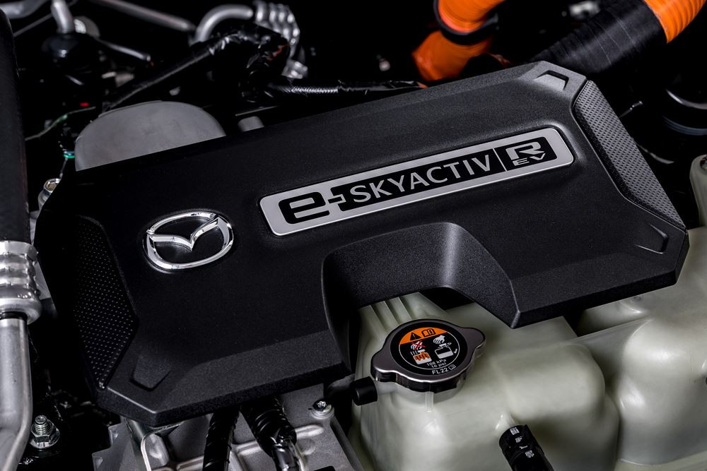 Le Mazda MX-30 e-Skyactiv R-EV hybride rechargeable affiche une autonomie électrique de 85 km en cycle WLTP