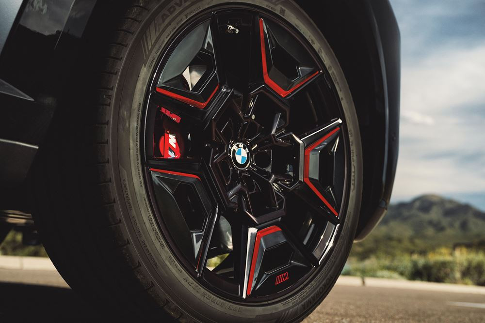 La BMW XM Label Red haute performance électrifiée débite une puissance de 748 ch