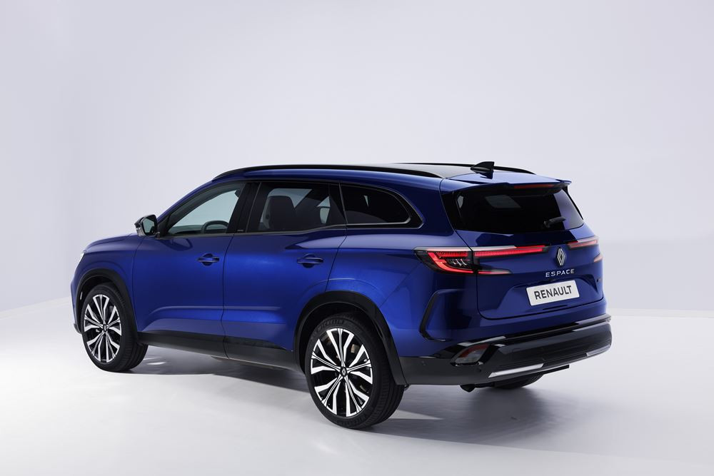 Le Renault Espace prend l'allure d'un SUV sept places à la ligne dynamique