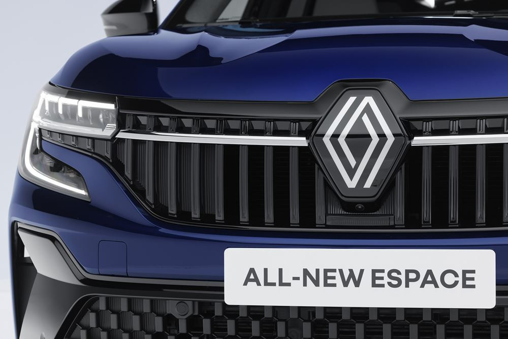 Le Renault Espace prend l'allure d'un SUV sept places à la ligne dynamique